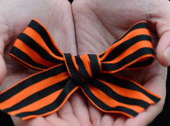 Пенсионер подкладывал в конфеты Roshen георгиевские ленты с посланием «хунте»