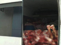 Тонны подозрительного мяса в раскаленном от солнца фургоне задержали на подъезде к кишиневскому рынку