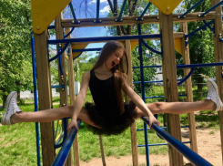 Потрясающие шпагаты показала «дочка Веры Брежневой» и покорительница Голливуда из Молдовы