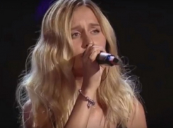 Все четыре судейских кресла повернулись к молдавской исполнительнице на Vocea Romaniei 