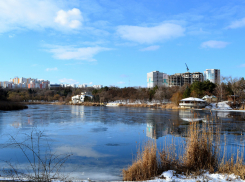 В шаге от трагедии: две школьницы 11 и 12 лет провалились под лед