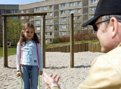 Волна сексуального насилия над девочками прокатилась по уезду 