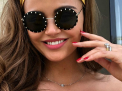 Беременная секс-бомба Ксения Дели взволновала поклонников «сочным» фото