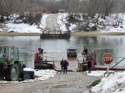 Мать вытащила дочь из соцсетей и засадила за уроки, а та в ответ решила утопиться в Днестре 