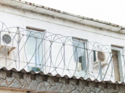 Скандал в пенитенциарной системе: сотрудник тюрьмы №6 обвиняется в вымогательстве денег