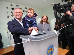 LIVE! Игорь Додон голосует на своем избирательном участке 