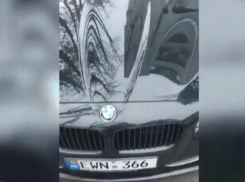 Скандал в Кишиневе - пешеход не пожелал пропускать на тротуар автомобиль BMW