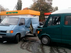 Двенадцать человек пострадали в столкновении двух микроавтобусов в Тирасполе