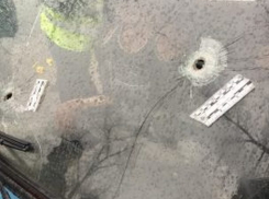 На Чеканах обстреляли квартиру, хозяйка которой уехала за границу