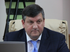 СМИ: НАЦ проводит обыск дома у министра транспорта Юрия Киринчука