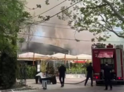 В центре Кишинева серьезный пожар - горят знаковые для города заведения