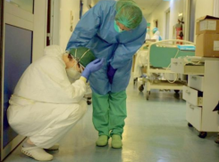 Еще двое больных COVID-19 скончались из-за осложнений