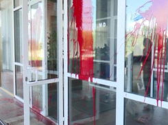 Здание «Телерадио-Молдова» снова подверглось вандализму - облили краской