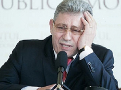 Гимпу подписал закон, упрощающий отставку Киртоакэ в результате референдума