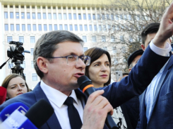 Обыски в аэропорту: Гросу потребовал от депутата PAS сложить мандат