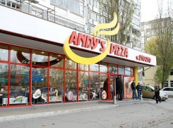 Аномальное явление выявила жительница столицы на парковке у известной пиццерии