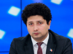 Скандал вокруг тендера: Семья депутата PAS получила миллионы на предвыборные концерты в ЕС