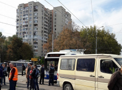 На Скулянке десятки припаркованных машин заблокировали дорогу, но были наказаны