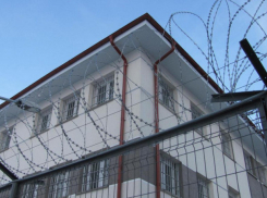 Несовершеннолетние узники тюрьмы в Гоянах напали на надзирателя, пытаясь организовать массовый бунт 