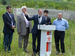 Социалисты показали свадебный подарок Киртоакэ от муниципальных советников 