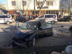 Жесткое лобовое столкновение автомобилей произошло у бюро ритуальных услуг в Унгенах 