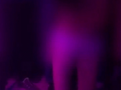 Будущая учительница разделась в ночном клубе за дешевый смартфон и попала на видео