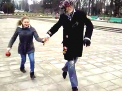 Чудесное исцеление в Кишиневе: девушка после прикосновения к мощам впервые в жизни побежала