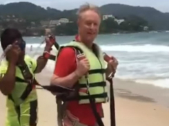 Шокирующее видео смертельного падения известного бизнесмена с 30-метровой высоты на пляж сняла тайка