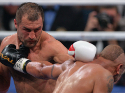 Зрелищное избиение россиянином украинца в чемпионском бою сняли на видео