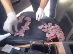 Большие партии наркотиков развозил рецидивист в автомобиле по Кишиневу 