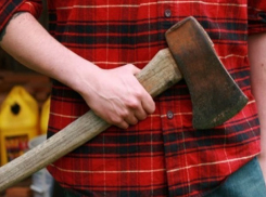 Разозленный житель Чимишлии изрубил топором отца