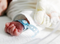 Шокирующая находка: недоношенного младенца обнаружили на кладбище в Теленештах