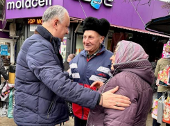 «Рад снова быть рядом с людьми!»: Игорь Додон посетил Бельцы 