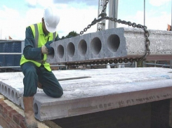 Трагедия в Яловенах: мужчина погиб, упав с девятого этажа строящегося дома 