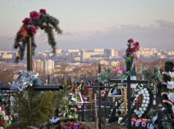 Частным автомобилям запрещено проезжать на территорию кладбищ