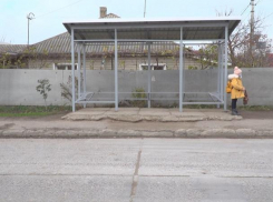 В Бельцах вандалы приноровились воровать доски с деревянных лавок на остановках общественного транспорта