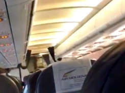 Испуганные пассажиры Air Moldova сняли на видео ужасные моменты своего полета