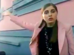 Автохамка на тротуаре в Кишиневе попыталась сбить снимавшего ее на видео активиста