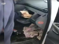 Житель Молдовы попытался ввезти в страну сотни тысяч гривен, но у него не получилось