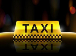 В столице пассажир такси прокатился бесплатно, угрожая ножом водителю