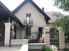 Роскошный особняк задержанного судьи показали журналисты 