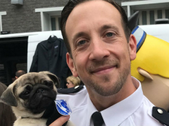 Зажигательный танец полицейского привел британцев в неистовый восторг 