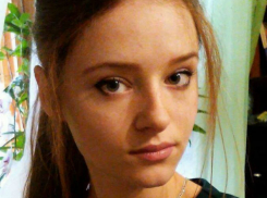 Привлекательная и добросердечная девушка спасла четырех щенков в Кишиневе