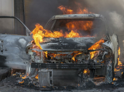 Теракт со взрывом автомобиля в Донбассе: сотрудник СБУ погиб, четверо ранены