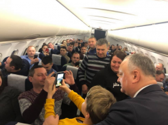 Президент Молдовы полетел в Москву эконом-классом и пообщался с пассажирами