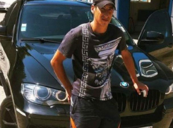 Устроил аварию и исчез - родственники уже две недели не могут найти 28-летнего парня