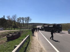 У въезда в Пересечина микроавтобус столкнулся с грузовиком