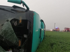 Шокирующее видео: момент попадания в торнадо в Румынии снимали из салона автобуса  