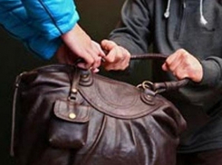 Маньяк нападает на женщин в страшном парке на Чеканах