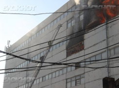 В Кишиневе сносят два этажа сгоревшего здания: перекрыта часть улицы